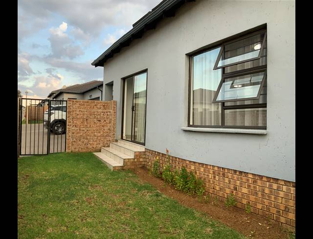 3 BEDROOM TOWNHOUSE FOR SALE IN PARKRAND